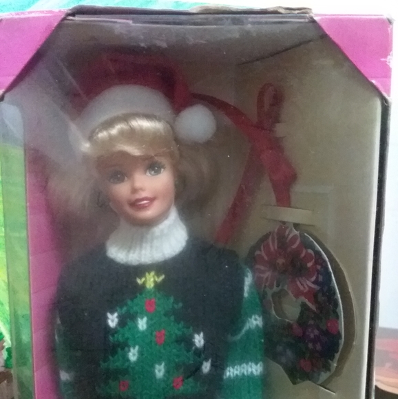 Holiday Season Barbie #15582 - Picture 2 of 4